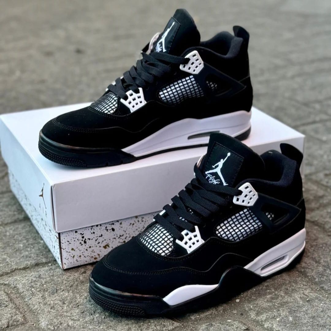Jordan Retro 4 Negro