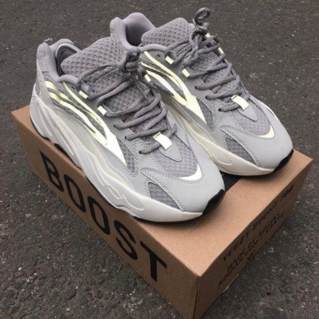 ADIDAS YEEZY 700