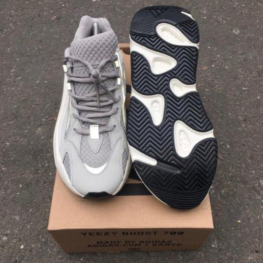 ADIDAS YEEZY 700