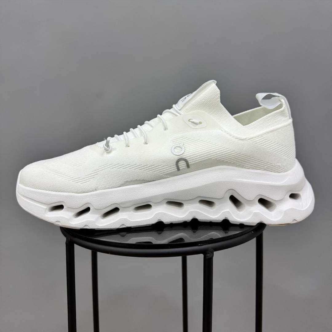 On Cloudtilt Loewe Blanca
