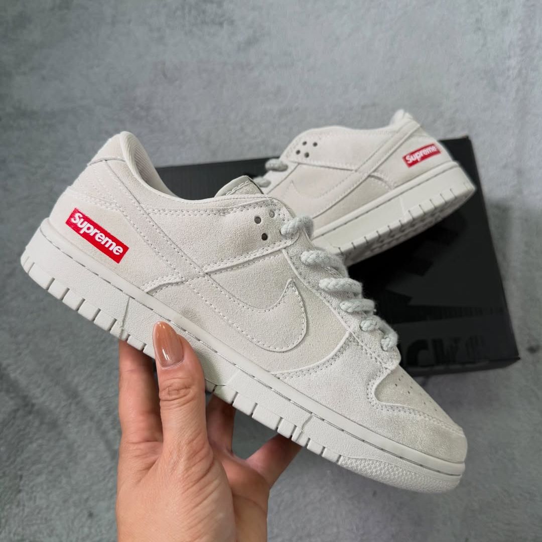 Nike SB Dunk x Supreme