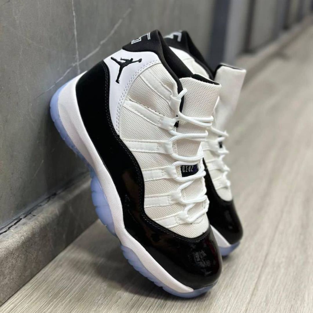 Jordan Retro 11 Negro