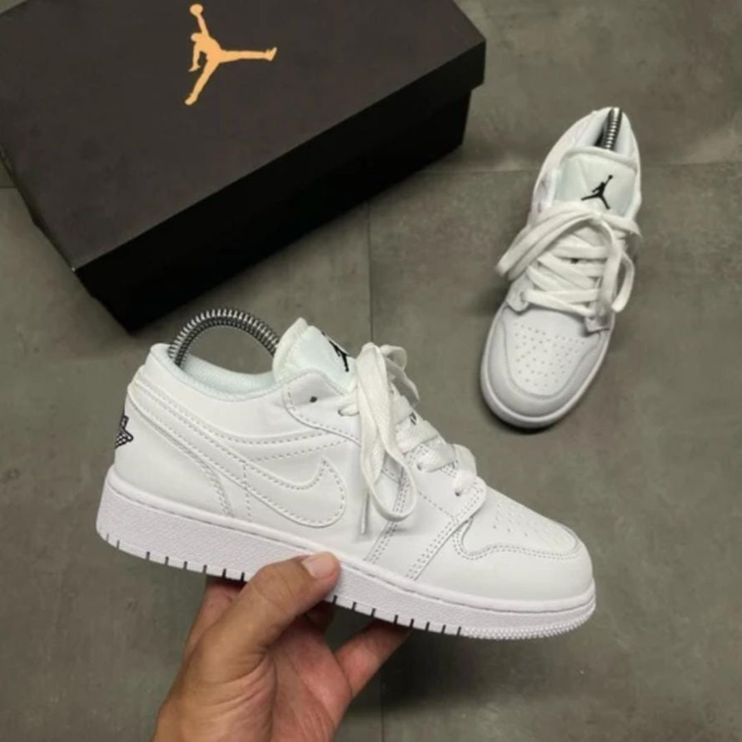 JORDAN 1 LOW TRIPLE WHITE