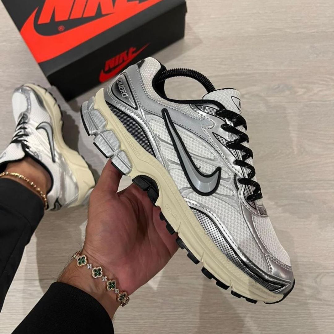 Nike Vomero - Plateado