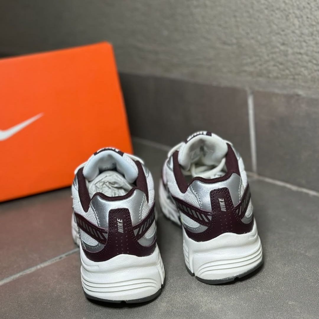 Nike Initiador CN - Vinotinto