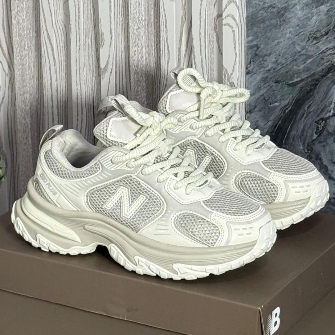 New Balance 530 Plus Beige