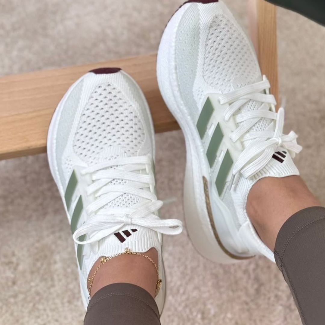 ADIDAS  ULTRABOOST