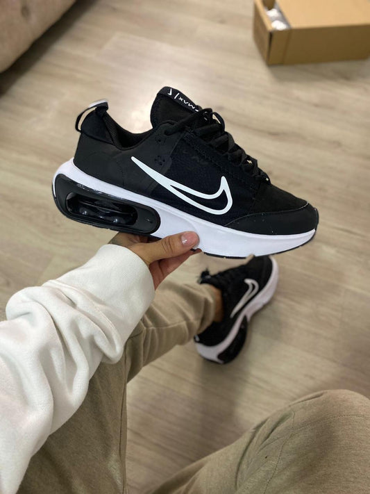 Nike Intrlk